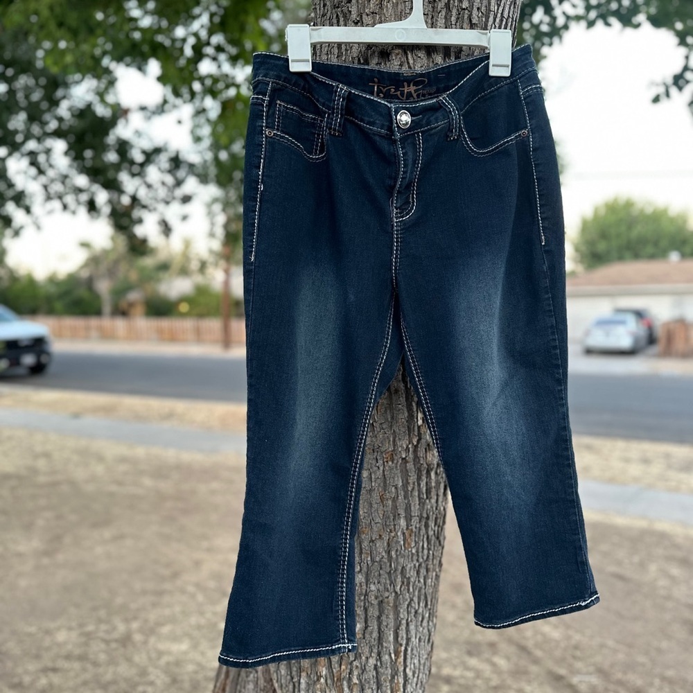 Truth Be Told Capris Dark Blue Jeans - Picture 4 of 6